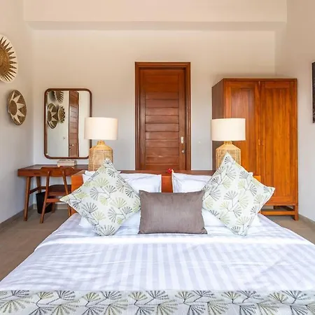 Bright Modern Villa In Perfect Walkable Location