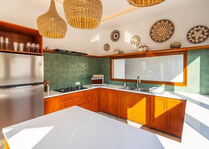 ヴィラ Bright Modern In Perfect Walkable Location サヌール