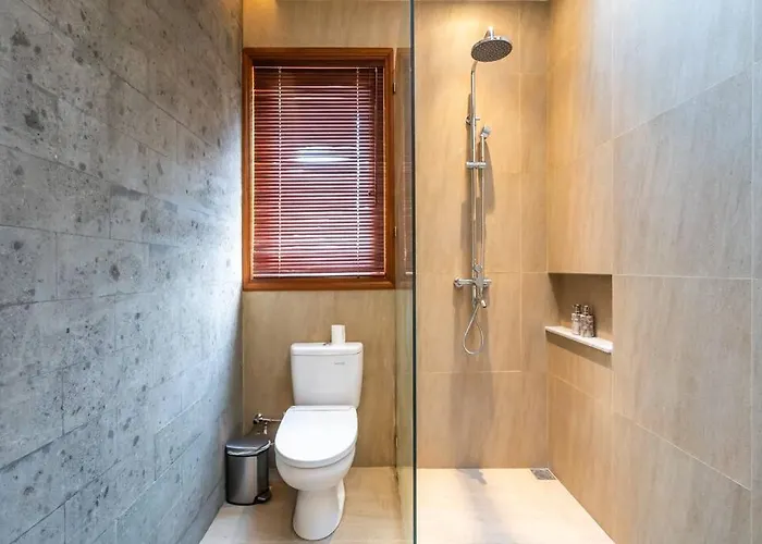 ヴィラ Bright Modern In Perfect Walkable Location サヌール