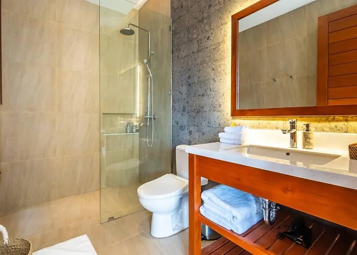 Bright Modern In Perfect Walkable Location サヌール